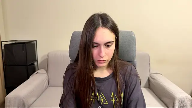 Snapshot of AliceKolltt chatting on April 16, 2026, 9:39 pm AliceKolltt online show from April 16, 2026, 9:39 pm