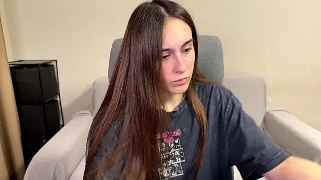 Snapshot of AliceKolltt chatting on March 8, 2026, 9:40 pm AliceKolltt online show from March 8, 2026, 9:40 pm