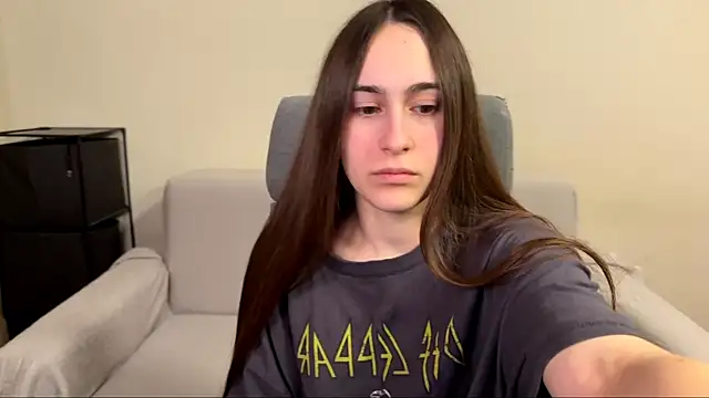 Snapshot of AliceKolltt chatting on April 15, 2026, 7:07 pm AliceKolltt online show from April 15, 2026, 7:07 pm