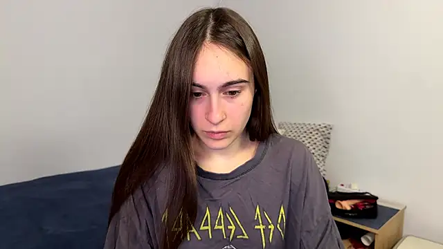 Snapshot of AliceKolltt chatting on May 18, 2026, 7:29 pm AliceKolltt online show from May 18, 2026, 7:29 pm