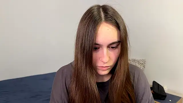 Snapshot of AliceKolltt chatting on April 21, 2026, 1:53 am AliceKolltt online show from April 21, 2026, 1:53 am