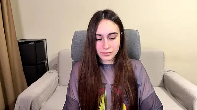 Snapshot of AliceKolltt chatting on April 1, 2026, 7:11 pm AliceKolltt online show from April 1, 2026, 7:11 pm