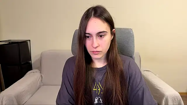 Snapshot of AliceKolltt chatting on April 9, 2026, 9:43 pm AliceKolltt online show from April 9, 2026, 9:43 pm