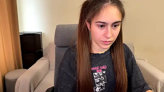 Snapshot of AliceKolltt chatting on November 17, 2025, 8:29 am AliceKolltt online show from November 17, 2025, 8:29 am