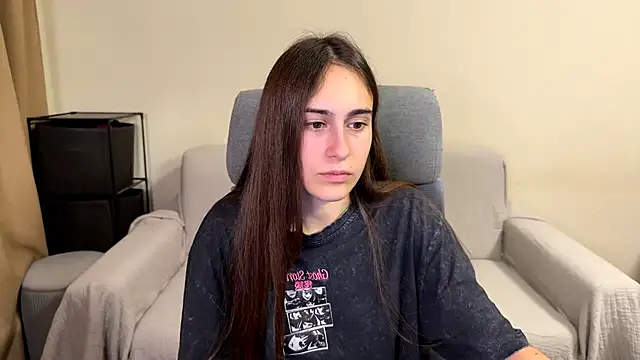 Snapshot of AliceKolltt chatting on November 5, 2025, 5:27 pm AliceKolltt online show from November 5, 2025, 5:27 pm