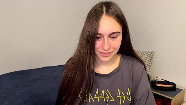 Snapshot of AliceKolltt chatting on May 21, 2026, 7:22 pm AliceKolltt online show from May 21, 2026, 7:22 pm