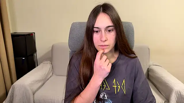 Snapshot of AliceKolltt chatting on March 16, 2026, 8:33 pm AliceKolltt online show from March 16, 2026, 8:33 pm