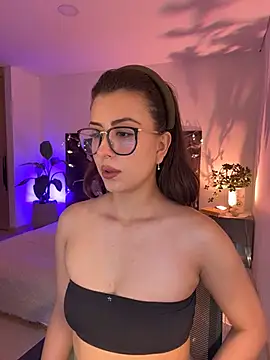 EmaSaenz online show from February 17, 2026, 10:51 pm