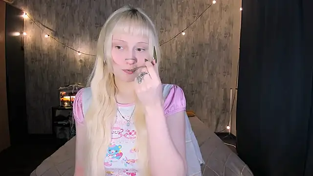 MariaMango online show from December 15, 2025, 4:51 am