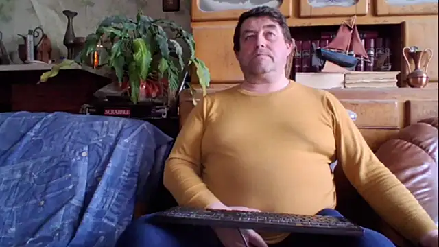 Snapshot of sympatrique chatting on March 8, 2026, 5:05 pm sympatrique online show from March 8, 2026, 5:05 pm