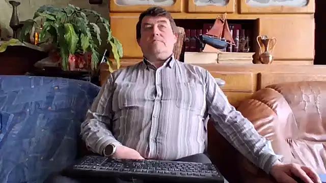 Snapshot of sympatrique chatting on February 17, 2026, 11:51 am sympatrique online show from February 17, 2026, 11:51 am