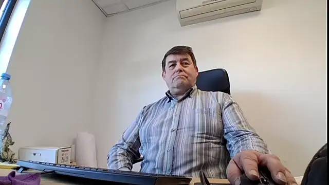 Snapshot of sympatrique chatting on April 27, 2026, 4:05 pm sympatrique online show from April 27, 2026, 4:05 pm
