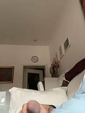 Snapshot of Frank22xx chatting on October 22, 2025, 6:24 am Frank22xx online show from October 22, 2025, 6:24 am