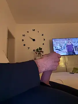 Frank22xx online show from April 2, 2026, 7:53 pm