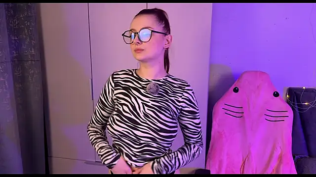 RozieRose online show from October 14, 2025, 5:19 am