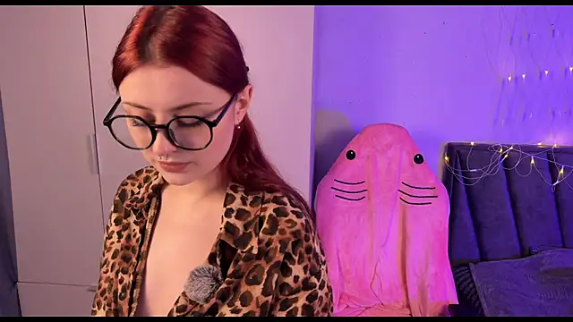 RozieRose online show from October 8, 2025, 4:47 am