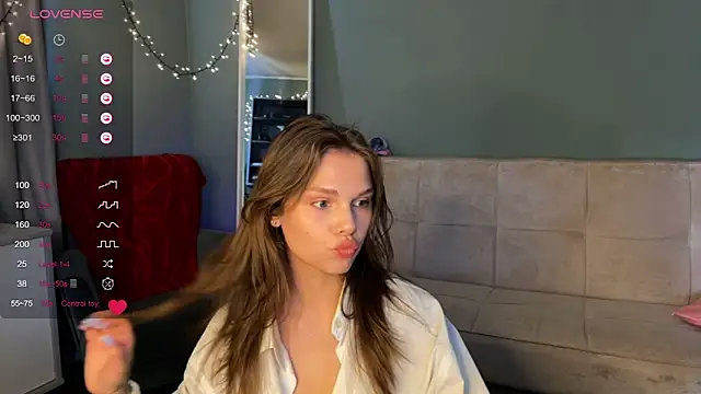 Snapshot of HumbleJess chatting on April 19, 2026, 10:49 am HumbleJess online show from April 19, 2026, 10:49 am
