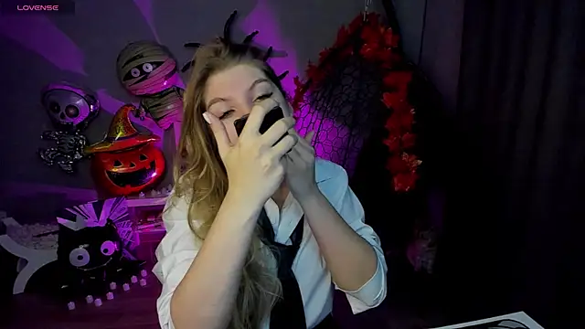 Snapshot of lily_williamss chatting on October 30, 2025, 12:42 am lily williamss online show from October 30, 2025, 12:42 am