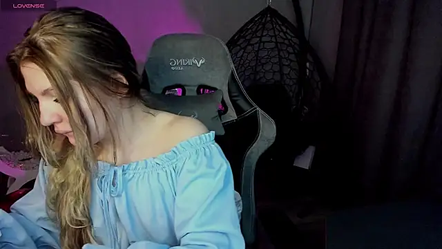 Snapshot of lily_williamss chatting on March 6, 2025, 12:21 am lily williamss online show from March 6, 2025, 12:21 am