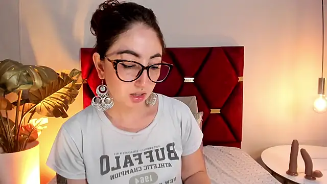 Emilywatsonn online show from November 22, 2025, 12:43 am