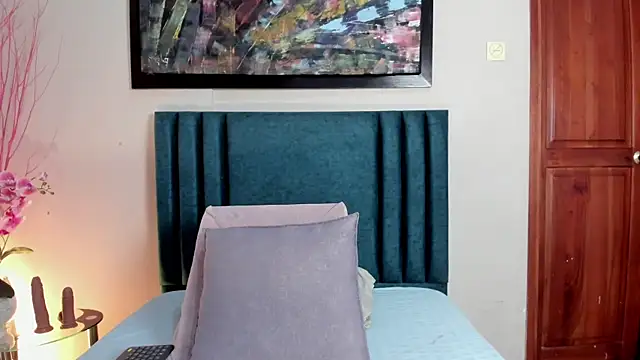 Emilywatsonn online show from April 21, 2026, 12:34 am