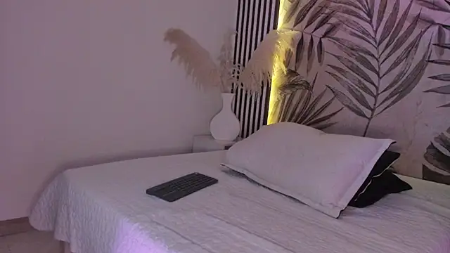 Samaantha-White online show from November 14, 2025, 11:47 am