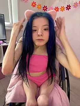 Snapshot of MiniSophiaa chatting on April 13, 2026, 8:07 am MiniSophiaa online show from April 13, 2026, 8:07 am