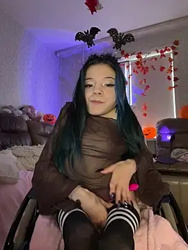 MiniSophiaa online show from October 27, 2025, 8:48 am