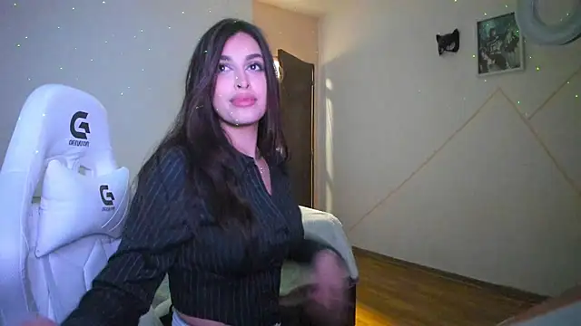 EvaWhisper online show from December 7, 2024, 8:55 pm