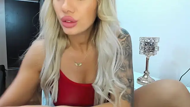 ElsaBby online show from February 11, 2025, 8:42 pm