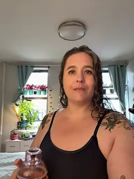 Snapshot of sylviahhh chatting on July 7, 2026, 10:24 pm sylviahhh online show from July 7, 2026, 10:24 pm