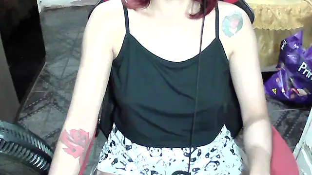 ManuEscarlate13 online show from September 22, 2025, 1:33 am