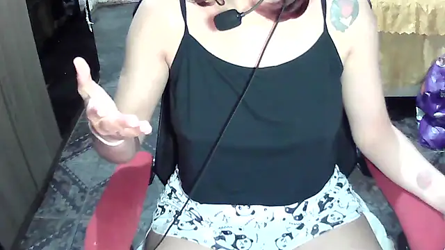 ManuEscarlate13 online show from September 25, 2025, 5:24 am