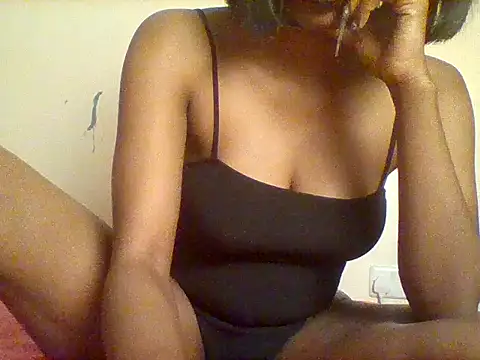 Queeen model online show from April 26, 2026, 1:47 am