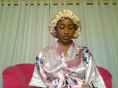 Snapshot of Queeen_model chatting on October 6, 2025, 9:15 pm Queeen model online show from October 6, 2025, 9:15 pm