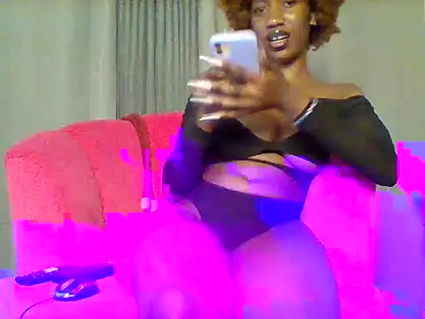 Snapshot of Queeen_model chatting on February 24, 2025, 9:30 pm Queeen model online show from February 24, 2025, 9:30 pm