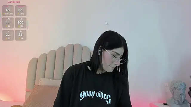 Snapshot of Dasha-b chatting on November 16, 2025, 8:13 pm Dasha-b online show from November 16, 2025, 8:13 pm