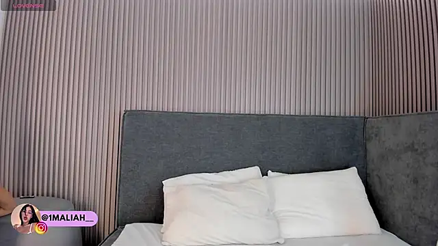 Snapshot of Dasha-b chatting on December 4, 2025, 7:35 pm Dasha-b online show from December 4, 2025, 7:35 pm