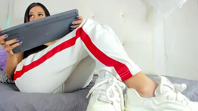 Little Jenni online show from October 25, 2025, 1:56 pm