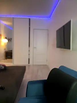 HoneySweetBee online show from November 23, 2025, 2:10 am