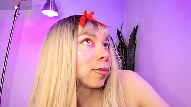 victoria qq online show from October 18, 2025, 8:44 pm