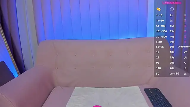 lexiethompson  online show from November 27, 2025, 12:05 pm