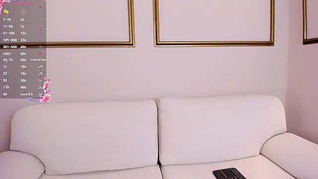 Snapshot of lexiethompson_ chatting on February 9, 2026, 12:14 pm lexiethompson online show from February 9, 2026, 12:14 pm