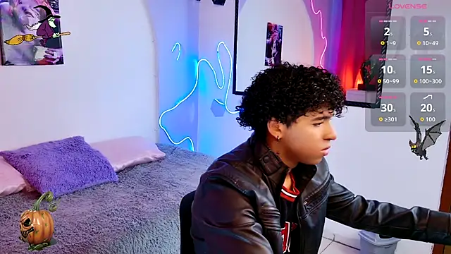 Noah Smith04 online show from October 25, 2025, 8:20 pm