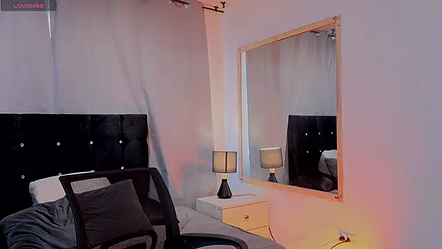 Snapshot of Noah_Smith04 chatting on January 9, 2026, 2:13 pm Noah Smith04 online show from January 9, 2026, 2:13 pm