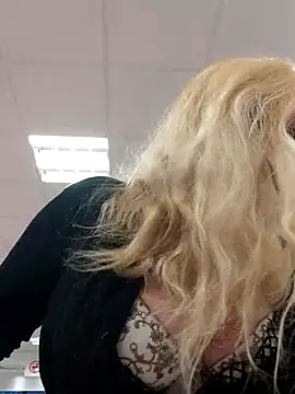 BecciDeluxe online show from January 9, 2026, 4:58 pm