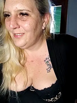 Snapshot of BecciDeluxe chatting on May 8, 2026, 10:41 am BecciDeluxe online show from May 8, 2026, 10:41 am