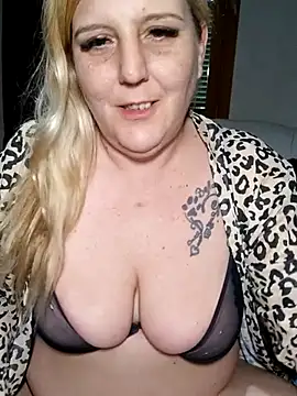 BecciDeluxe online show from February 9, 2026, 3:10 pm