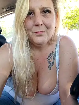 Snapshot of BecciDeluxe chatting on May 11, 2026, 1:12 pm BecciDeluxe online show from May 11, 2026, 1:12 pm