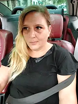 BecciDeluxe online show from September 22, 2025, 9:15 am